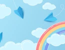 Голубое небо с белыми облаками, летящими бумажными самолетиками и радугами в углах, с чистым пространством для текста в центре