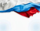 Развевающийся флаг России (бело-сине-красный) в верхней части на белом фоне